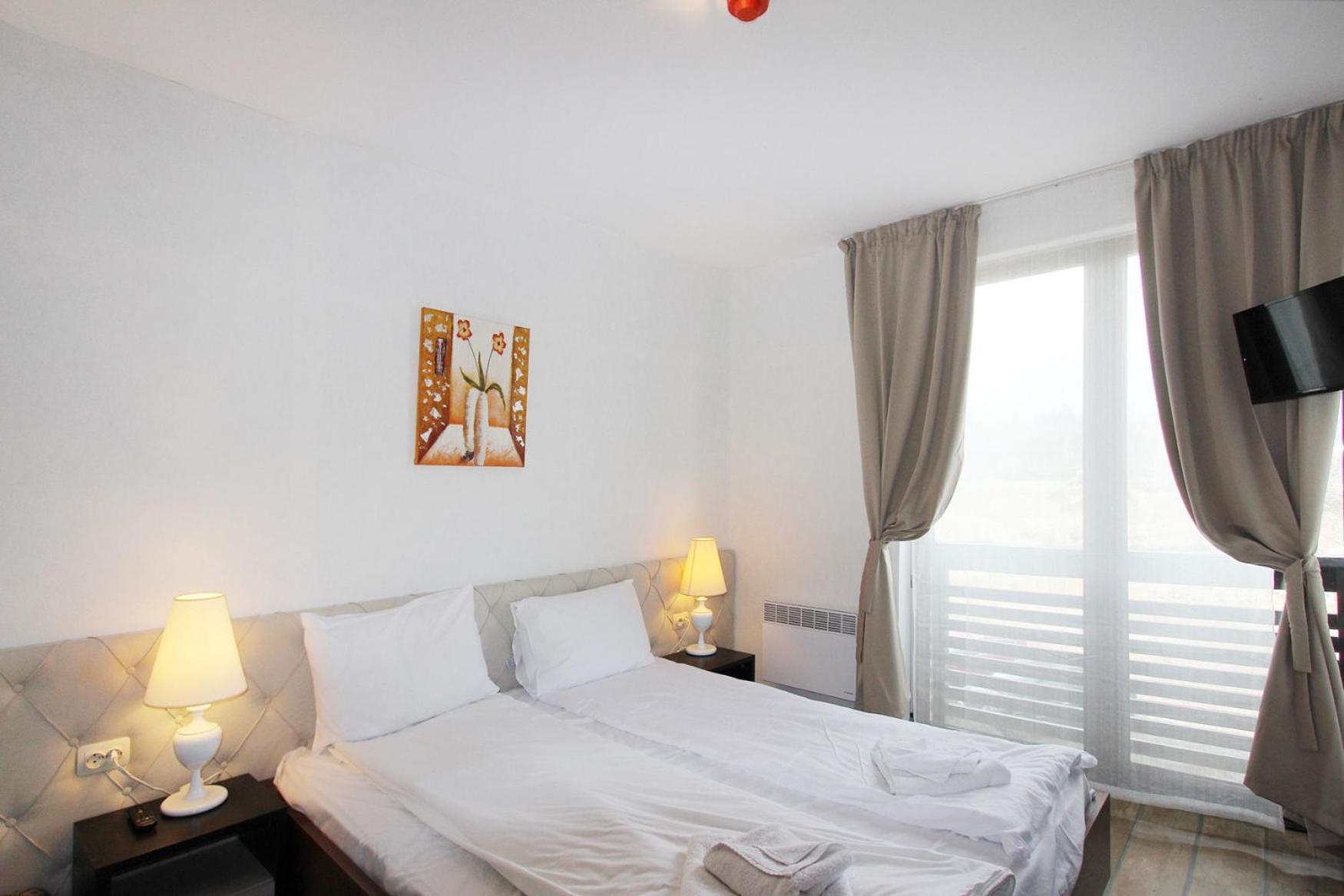 Alpine Lodge Bansko Apartments Екстер'єр фото
