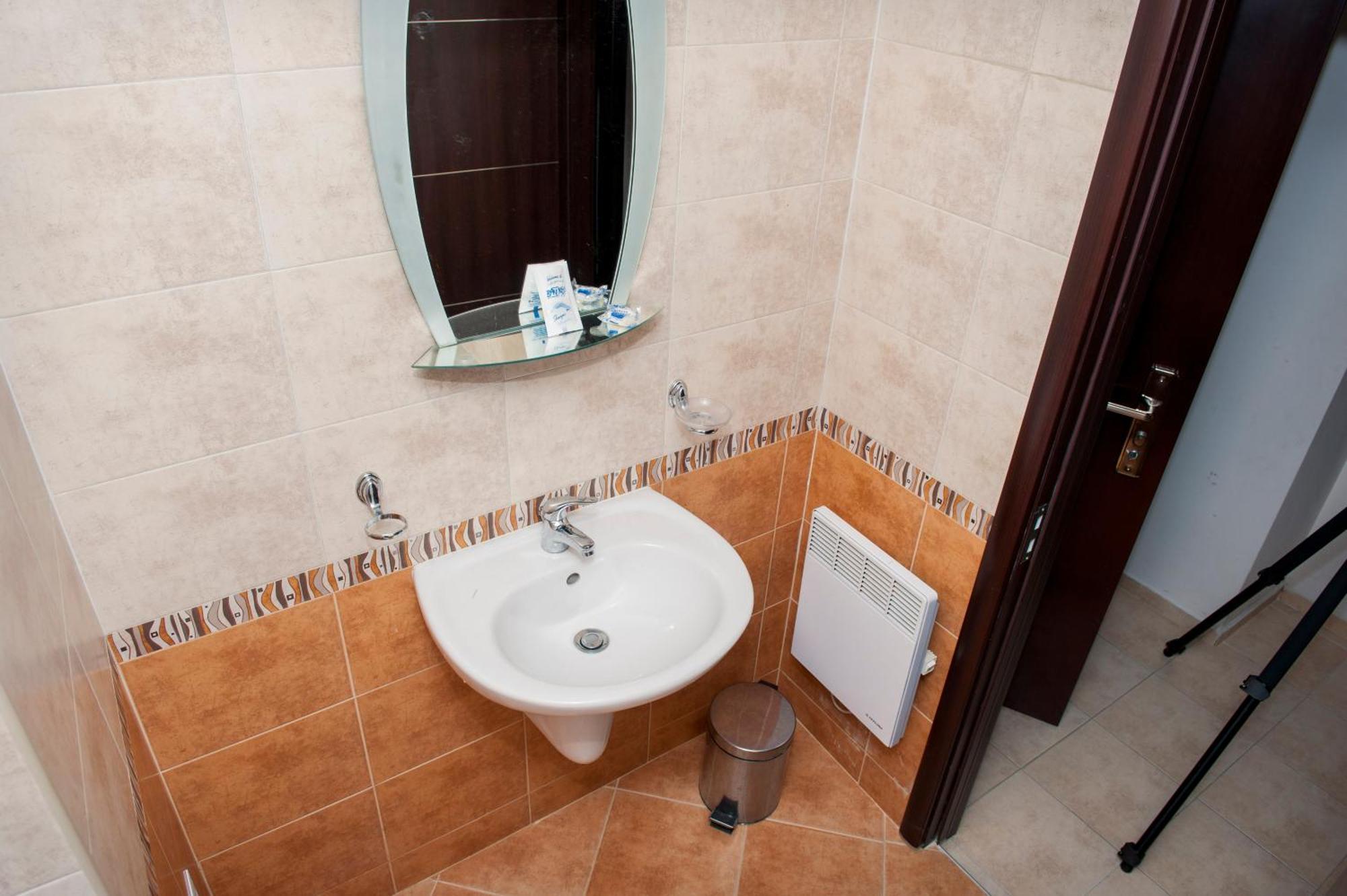Alpine Lodge Bansko Apartments Екстер'єр фото